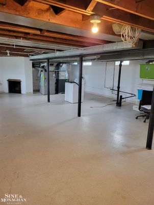 Garage, Interior, Wooden Beams