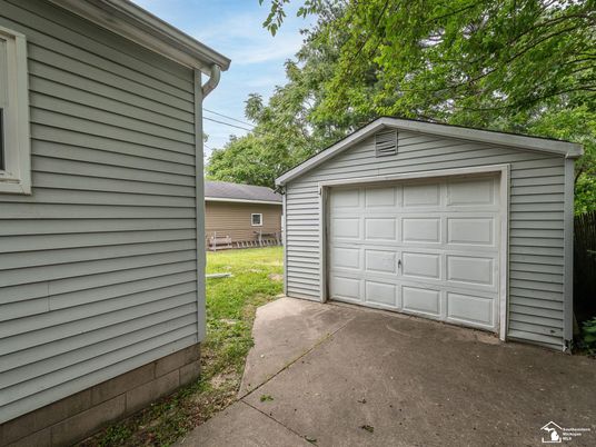 Detached Garage, Exterior
