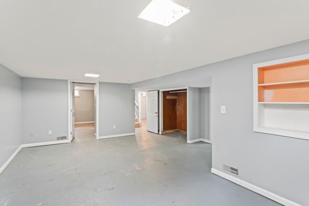 Empty room, Interior, Recessed Lighting