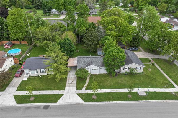 Exterior, Drone