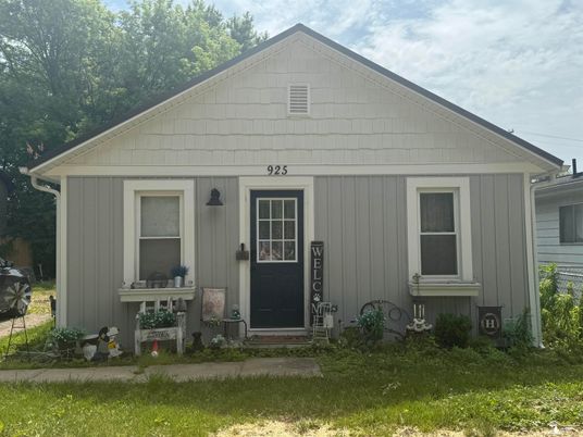 Exterior, Facade, Farmhouse