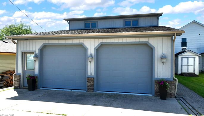 Detached Garage, Exterior