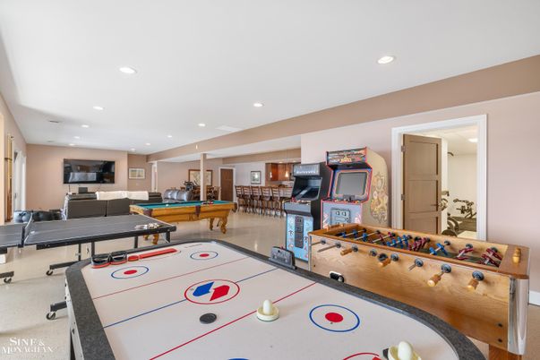 Game Room, Interior, Recessed Lighting