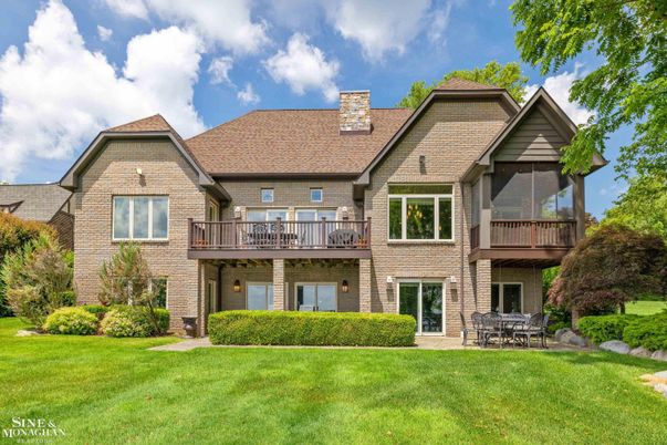 Backyard, Exterior, Facade, Brick Facade, Brick Traditional