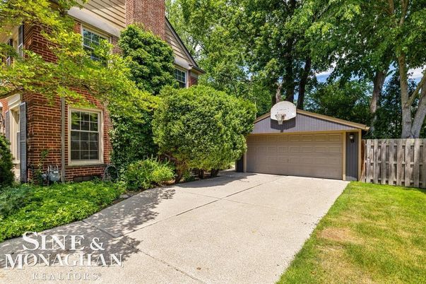 Detached Garage, Exterior