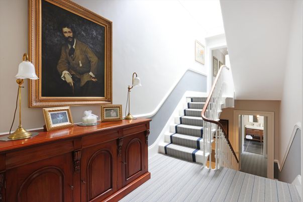 Home Office, Interior
