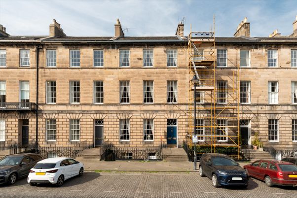 Exterior, Facade, Rowhouse