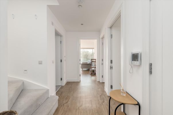 Interior, Recessed Lighting, Wood Texture Flooring