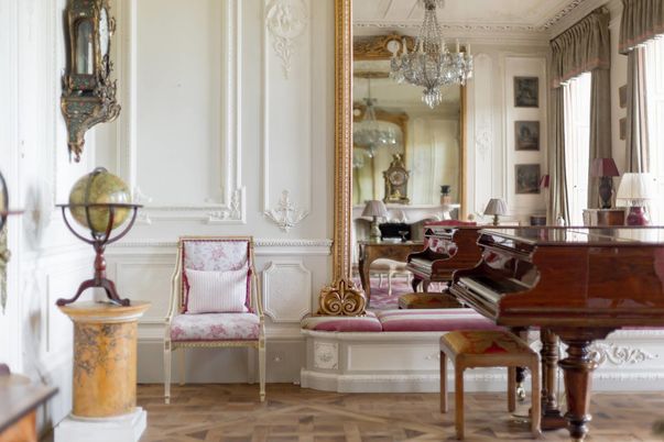Chandelier, Interior, Piano, Wood Texture Flooring