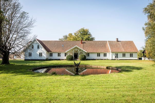 Backyard, Exterior, Facade, Pool, Ranch