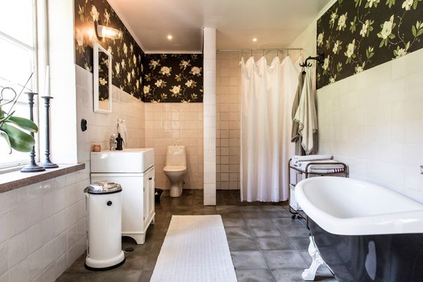 Bathroom, Interior, Recessed Lighting