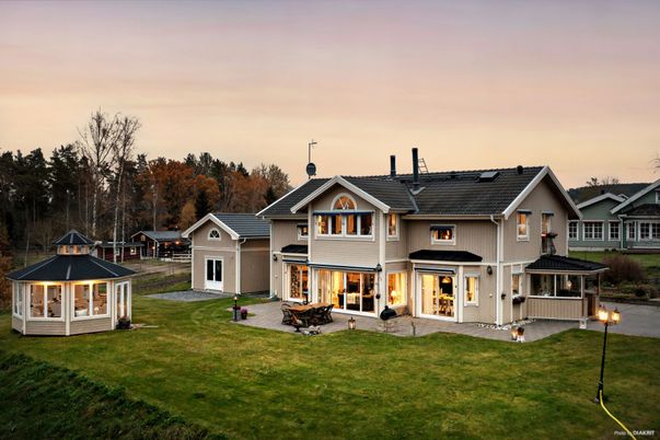 Backyard, Exterior, Facade, Farmhouse