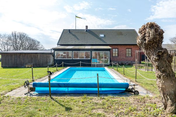 Backyard, Exterior, Pool