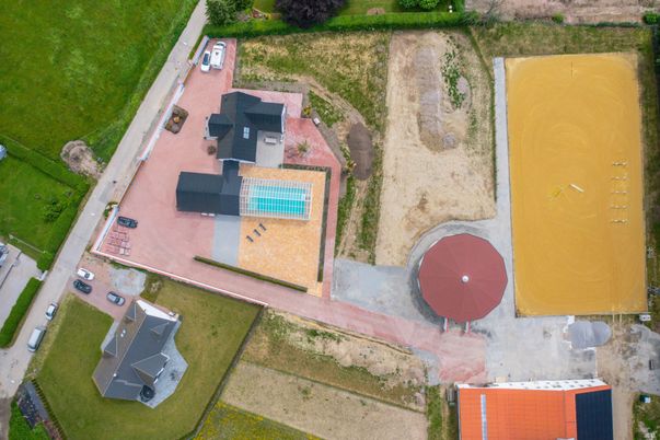 Exterior, Drone