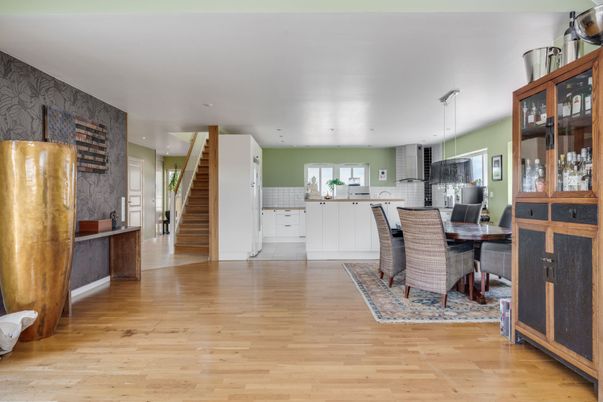 Dining room, Interior, Kitchen, Pendant Lights, Recessed Lighting, Wood Texture Flooring