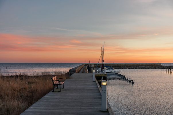 Exterior, Lake