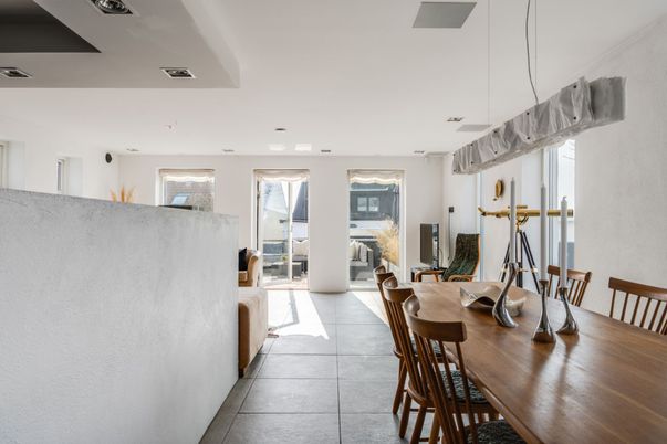 Dining room, Interior, Recessed Lighting