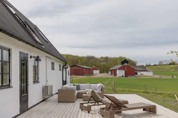 Backyard, Detached Garage, Exterior