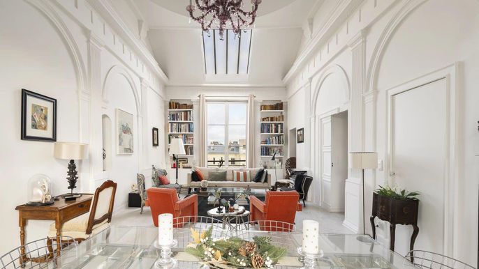 Chandelier, Dining room, Interior, Living room