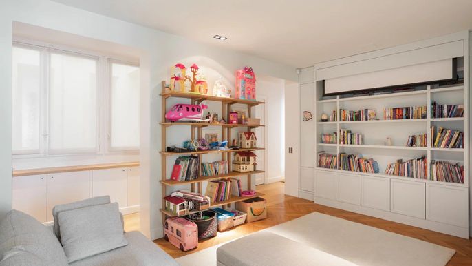 Interior, Recessed Lighting, Wood Texture Flooring