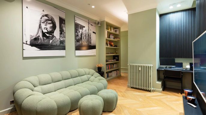 Interior, Recessed Lighting, Wood Texture Flooring