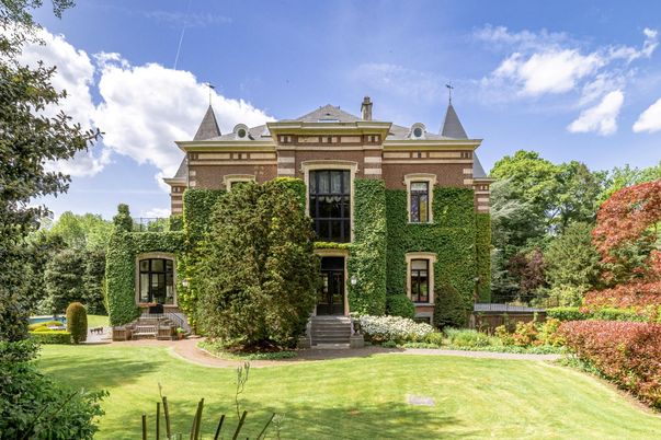 Backyard, Exterior, Facade, Brick Facade, French Provincial