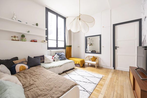 Bedroom, Interior, Living room, Pendant Lights, Wood Texture Flooring