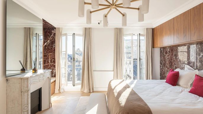 Bedroom, Fireplace, Interior, Pendant Lights