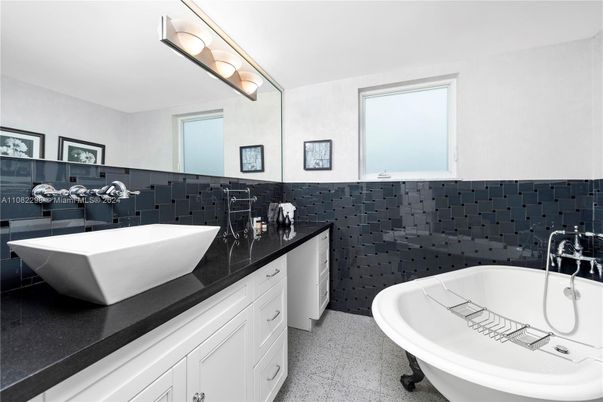Bathroom, Dual Sink Vanities, Free Standing Baths, Interior
