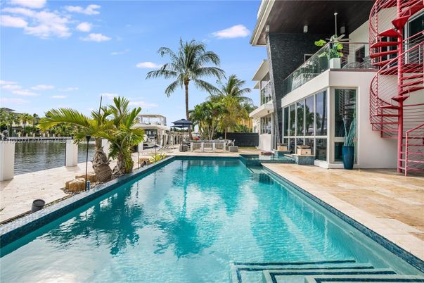 Exterior, Pool, Water