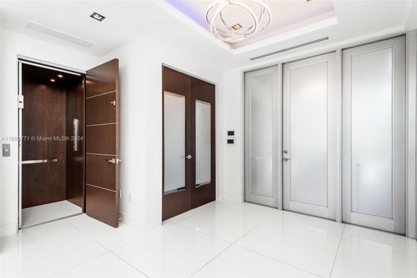 Interior, Recessed Lighting