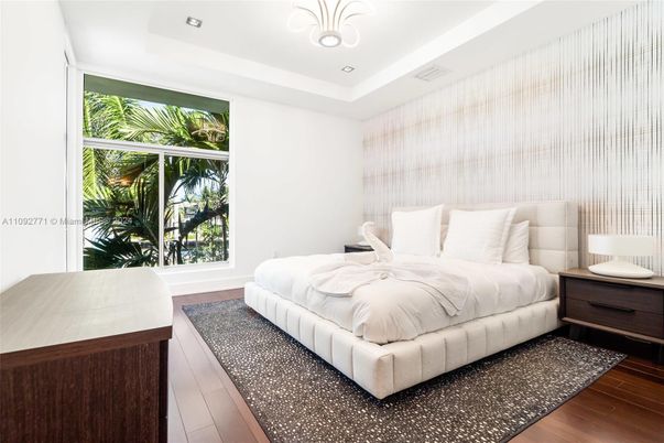 Bedroom, Interior, Pendant Lights, Recessed Lighting, Wood Texture Flooring