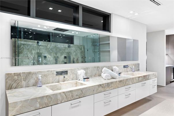 Bathroom, Dual Sink Vanities, Interior, Recessed Lighting