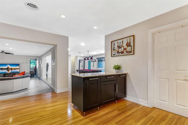 Interior, Kitchen, Living room, Pendant Lights, Recessed Lighting, Wood Texture Flooring