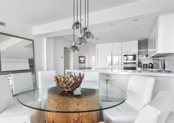 Dining room, Interior, Kitchen, Pendant Lights, Recessed Lighting, Stainless Steel Appliances