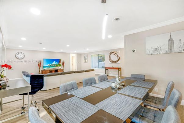 Dining room, Interior, Living room, Pendant Lights, Recessed Lighting, Wood Texture Flooring