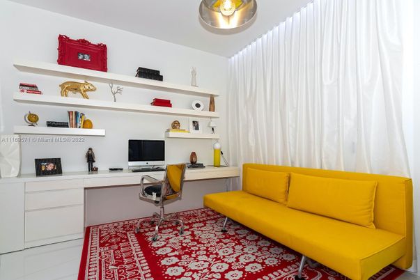 Home Office, Interior