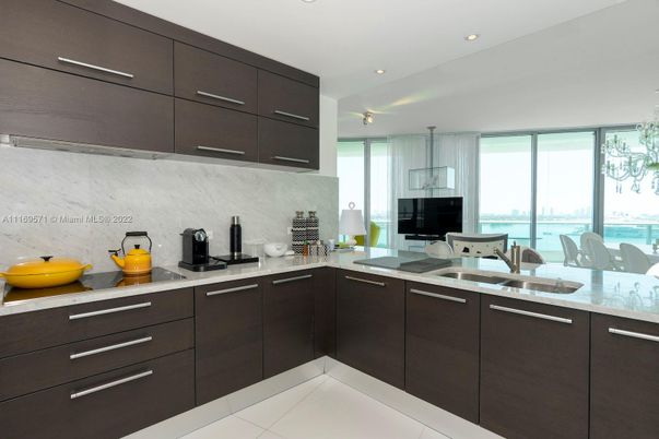 Interior, Kitchen, Recessed Lighting, Water