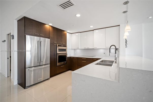 Dining room, Interior, Kitchen, Pendant Lights, Recessed Lighting, Stainless Steel Appliances