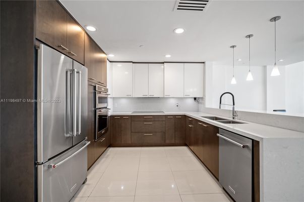 Dining room, Interior, Kitchen, Pendant Lights, Recessed Lighting, Stainless Steel Appliances