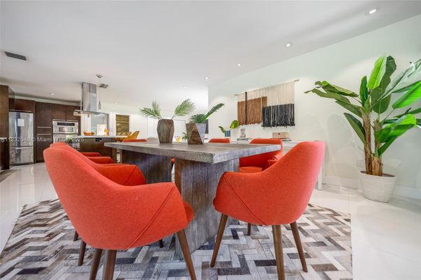 Dining room, Interior, Kitchen, Pendant Lights, Recessed Lighting, Stainless Steel Appliances
