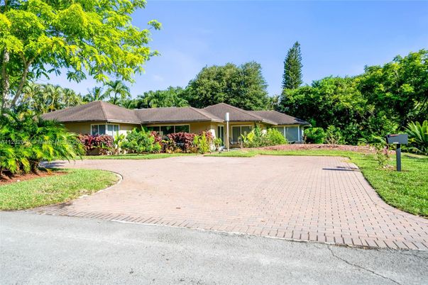 Backyard, Exterior, Facade, Ranch