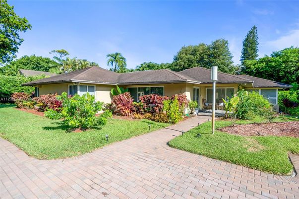 Backyard, Exterior, Facade, Ranch