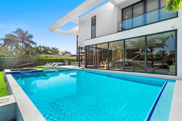 Exterior, Pool