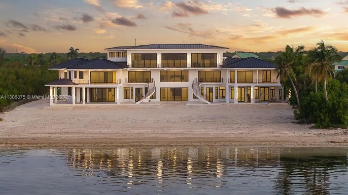 Exterior, Lake
