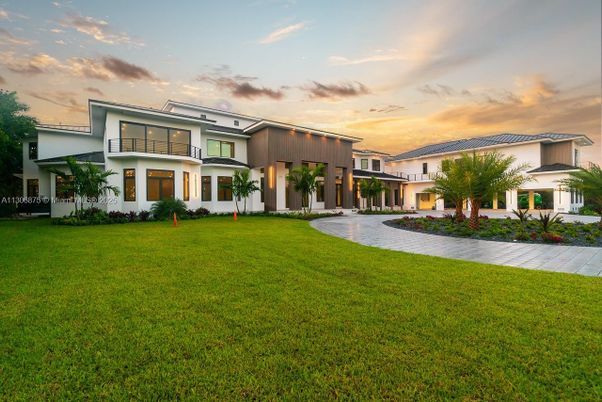 Backyard, Exterior, Facade, Farmhouse
