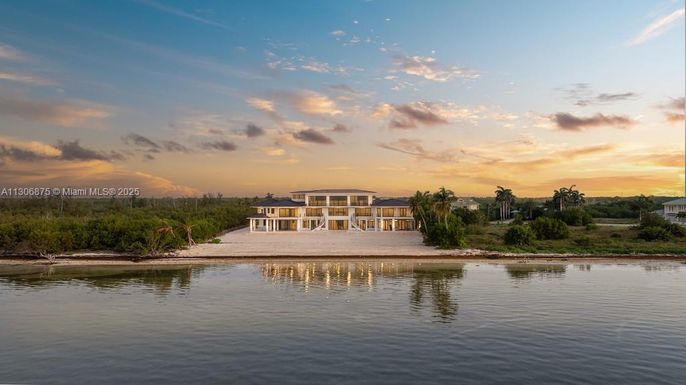 Exterior, Lake