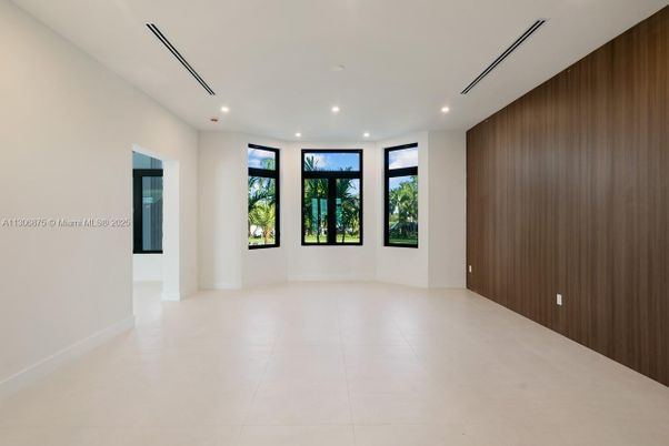 Empty room, Interior, Recessed Lighting