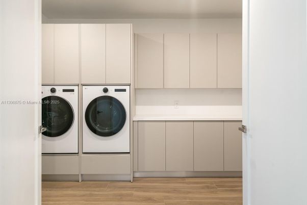 Interior, Washer, Wood Texture Flooring