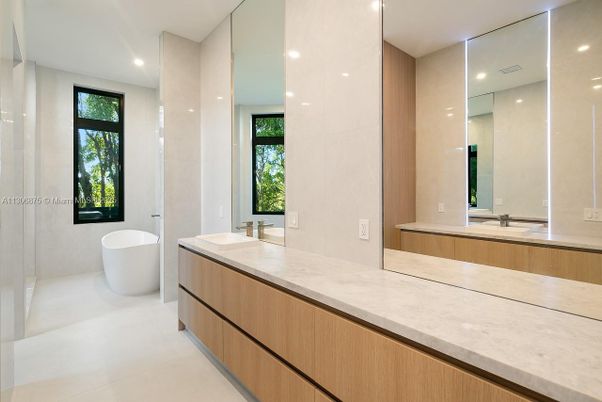 Bathroom, Dual Sink Vanities, Free Standing Baths, Interior, Recessed Lighting